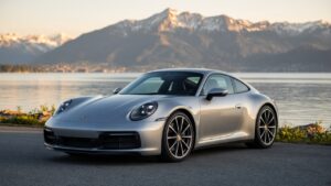 Porsche de luxe argentée