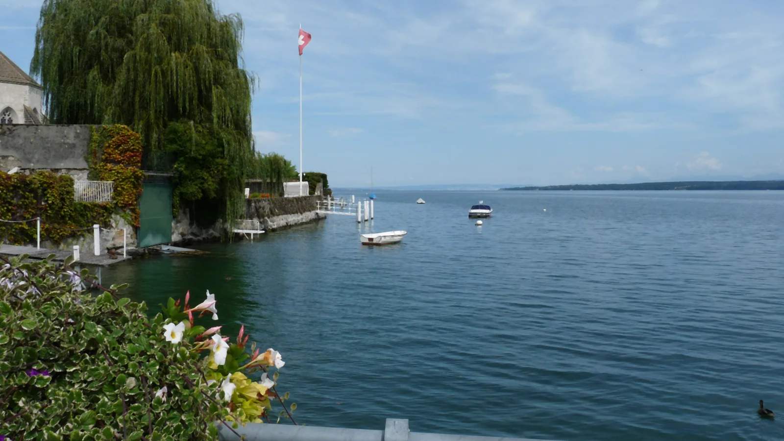 Auto-école à Coppet : bord du Léman et embarcadère de Coppet