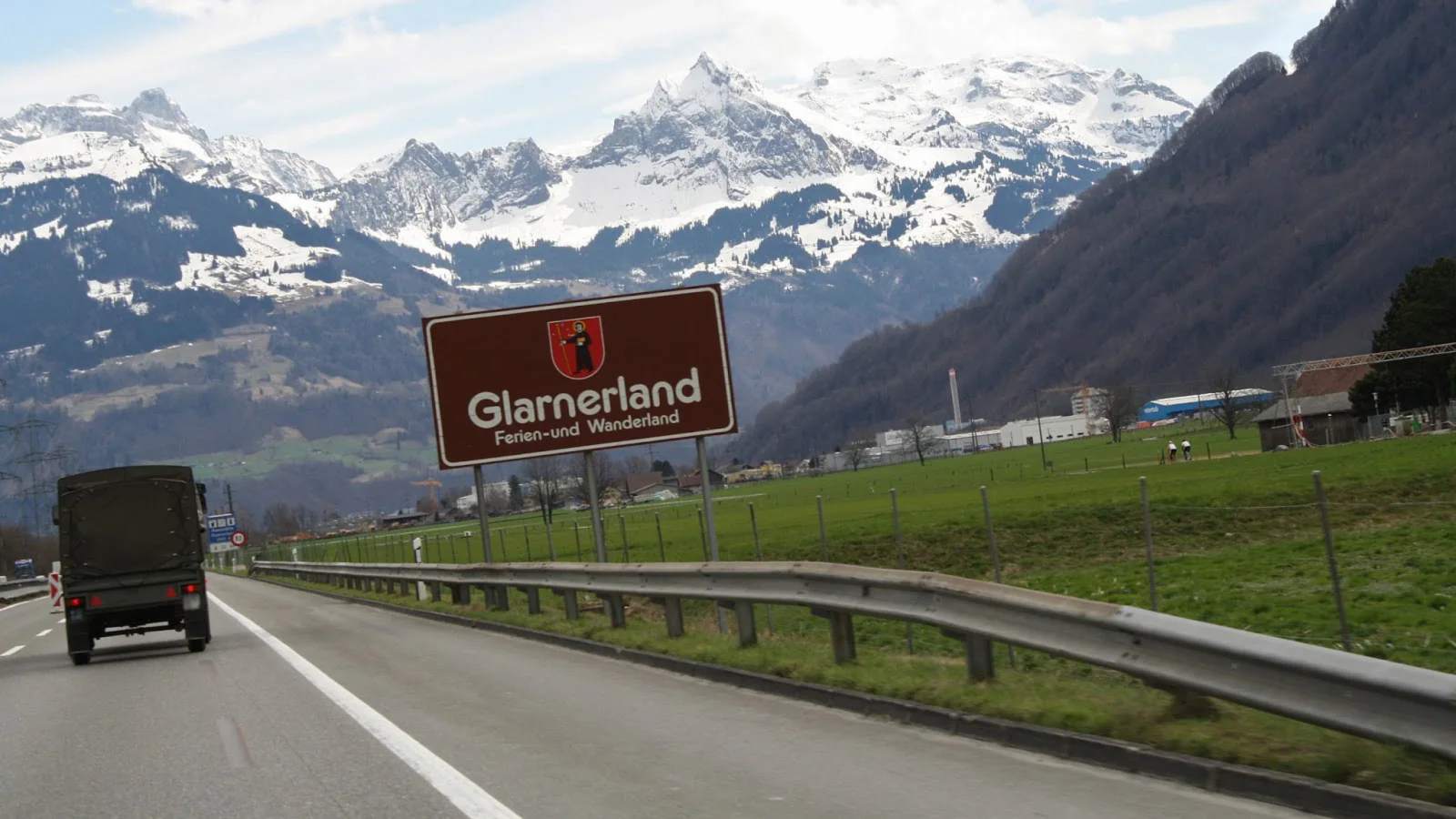 Permis camion C et CE à Genève : poids lourd sur autoroute suisse